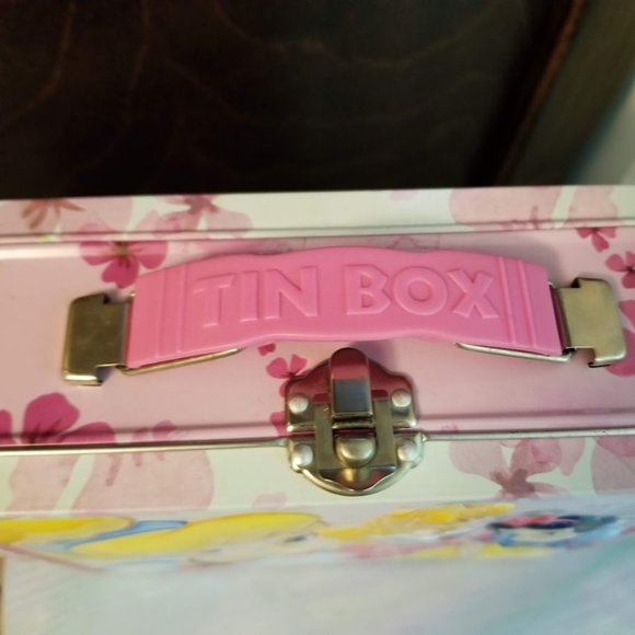 Disney Princess Tin Box, Cinderella, Snow White and Sleeping Beauty Small Lunch - Picture 2 of 10